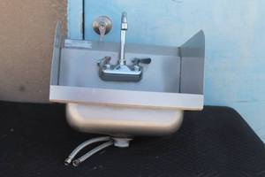 lot 50 image: KROWNE WM260 STAINLESS STEEL SINK&nbsp