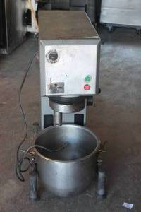 lot 66 image: WELBILT VARIMIXER COMMERCIAL W20 MIXER WITH MIXING BOWL ,TESTED &amp WORK&nbsp