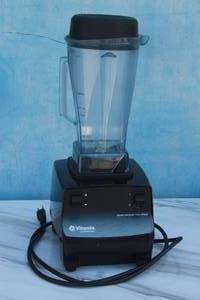 lot 93 image: &nbspVITAMIX VM0100 COMMERCIAL BLENDER DRINK MACHINE  TESTED &amp WORK  SEE CANISTER PICS&nbsp