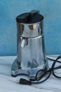 lot 97 image: CEADO TYPE SL98&nbsp COMMERCIAL CITRUS JUICER  TESTED &amp WORK&nbsp