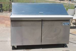 lot 84 image: AVANTCO&nbsp 978SSPT60MHC&nbsp 2-DOOR MEGA TOP STAINLESS STEEL COMMERCIAL&nbsp REFRIGERATOR SANDWICH PREP TABLE ON CASTERS  TESTED &amp WORK&nbsp