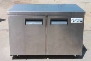 lot 86 image: AVANTCO 178AU48RHC STAINLESS STEEL UNDERCOUNTER COMMERCIAL&nbsp REFRIGERATOR&nbsp ON CASTERS ,TESTED &amp WORK&nbsp