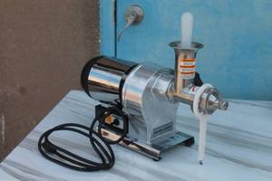 lot 96 image: HAMILTON BEACH COMMERCIAL TYPE GJ38 WHEATGRASS JUICER MODEL HWG800  TESTED &amp WORK&nbsp