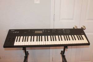 lot 13 image: YAMAHA S03 MUSIC SYNTHESIZER KEYBOARD NO POWER ADAPTER  STAND NOT INCLUDED