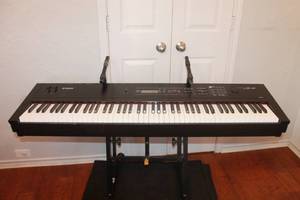 lot 14 image: YAMAHA S08 MUSIC SYNTHESIZER KEYBOARD  NO POWER ADAPTERSTAND NOT INCLUDED