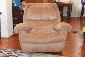 lot 63 image: TAN SUEDE LARGE ADJUSTABLE ANGEL ROCKER RECLINER MANUAL CHAIR