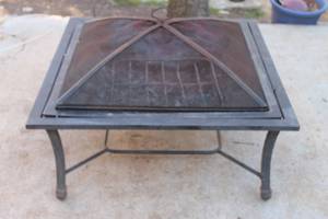 lot 82 image: CHARMGLOW SQUARE IRON FIRE PIT WITH SCREEN  SEE PICS