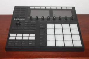 lot 7 image: NATIVE INSTRUMENT MASCHINE MK3 GROOVE PRODUCTION STUDIO DRUM CONTROLLER  SEE PICS