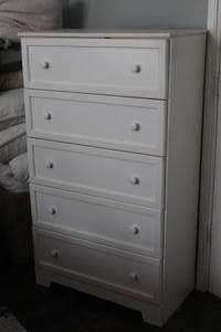 lot 106 image: WHITE WOOD 5- DRAWER CHEST  MATCH # 104 & 105