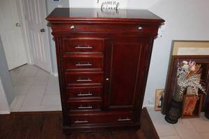 lot 119 image: MAHOGANY SOLID WOOD 7-DRAWER CHEST MATCH #118
