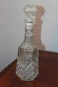 lot 124 image: VINTAGE CRYSTAL DECANTER WITH STOPPER  SEE PICS