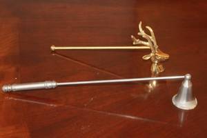 lot 130 image: TOTAL OF 2 VINTAGE LONG HANDLE  CANDLE SNUFFERS