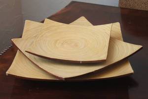 lot 139 image: TOTAL OF 3PC BAMBOO NATURAL SQUARE PLATES , 14, 12,9