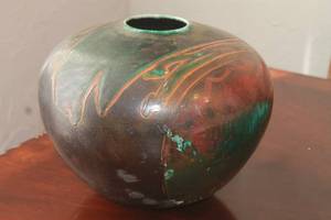 lot 141 image: LARGE VINTAGE RAKU POTTERY CENTERPIECE VASE WITH SIGNATURE  EVANS 12   SEE PICS