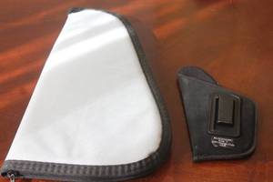 lot 156 image: ALLEN 15 HANDGUN POUCH CASE  & BLACK HAWK PISTOL HOLSTER SIZE 7