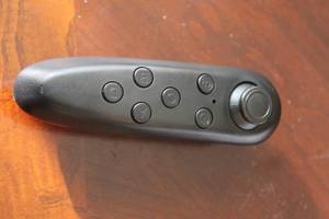 lot 170 image: VR BLUETOOTH REMOTE CONTROLLER
