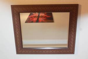 lot 186 image: BROWN WOOD FRAMED WALL MIRROR , 25X21