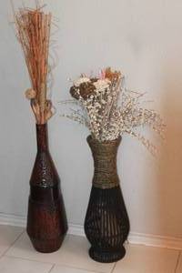 lot 190 image: TOTAL OF 2 FLOOR STANDING VASES  SEE PICS