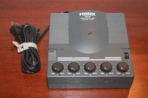 lot 194 image: FOSTEX PH-5 HEADPHONE AMP DISTRIBUTOR