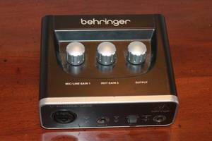 lot 196 image: BEHRINGER U-PHORIA UM2 USB AUDIO INTERFACE