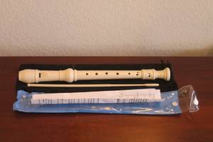 lot 212 image: INSTRUMENT RECORDER BAROQUE WITH RECORDING FINGER CHART & STORAGE CASE