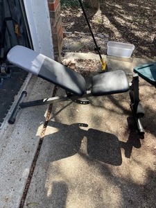 lot 200 image: ADJUSTABLE WEIGHT BENCH