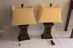 lot 191 image: TOTAL OF 2 PALMTREE DESIGN WOOD LAMPS WITH SHADES
