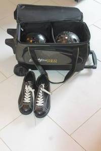 lot 246 image: AMF VOIT IMPACT & COLUMBIA 300 BOWLING BALLS WITH KR STRIKEFORCE CRUISER LUX DOUBLE ROLLING BOWLING  BAG & DUNLOP MEN BOWLING SHOES SIZE 10