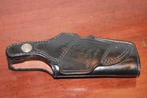 lot 251 image: BIANCHI LEATHER S&W 9MM HOLSTER