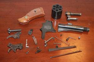 lot 252 image: SMITH &WESSON  PISTOL PARTS  SEE PICS