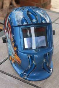 lot 264 image: BLUE EAGLE LIGHT SHADE DIN-4 AUTO DARKENING  WELDING HAT LY500A