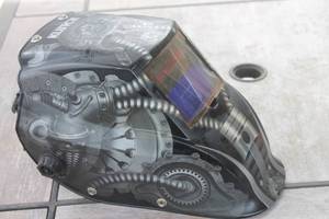 lot 265 image: KLUTCH  AUTO DARKENING WELDING TECHNO SKULL  HELMET SERIES 700