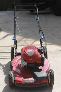 lot 275 image: TORO RECYCLER SMARTSTOW 22PERSONAL PACE ALL WHEEL DRIVE  GAS  LAWNMOWER 20339 WITH TORO BAG