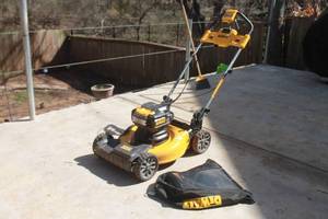 lot 276 image: DEWALT SELF PROPELLED LAWN MOWER  18AEU2C2738 WITH BAG