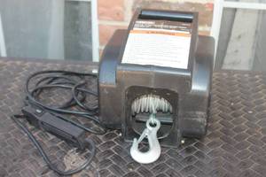 lot 282 image: IRONTRON 2000-LB VOLT DC ELECTRIC MARINE WINCH 54127