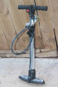 lot 315 image: HUSKY BICYCLE FLOOR PUMP