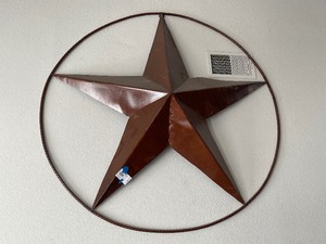 lot 99 image: VERY LARGE METAL RUSTIC LONE STAR 6FT. DIAM BARN WALL ART DCOR
