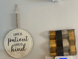 lot 182 image: TOTAL OF 2 METAL WALL  HANGING DCOR , LOVE IS PATIENT LOVE IS KIND & MULTICOLOR
