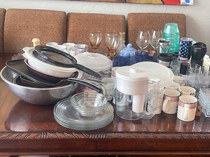 lot 213 image: GENEROUS AMOUNT OF ASSORTED GLASS & MORE  GREAT FOR RESELL , FLEA MARKET SELLING  , AND GIFTS  SEE PICS