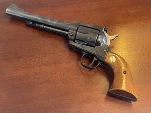 lot 253 image: STURM RUGER & Co INC RUGER 357 MAGNUM CAL NEW MODEL BLACK HAWK