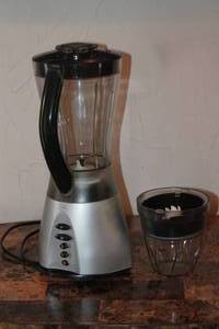 lot 12 image: CROFTON BLENDER WITH COFFEE GRINDER MD4503