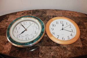 lot 29 image: TOTAL OF 2 QUARTZ WALL CLOCKS