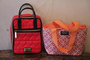 lot 35 image: BETTY JONSON & IGLOO INSULATED LUNCH BAGS