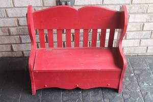 lot 38 image: RED SEAT STORAGE CHILD BENCH , 27 X 11 23