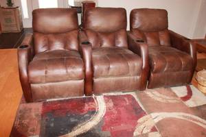 lot 40 image: TOTAL OF THREE BROWN LEATHER RECLINING THEATER CHAIRS WITH DRINK HOLDERS   SEE PICS