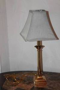 lot 47 image: BRASS 22H LAMP WITH SHADE