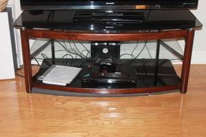 lot 55 image: THE VAS THREE TIER WOOD GLASS TV ENTERTAINMENT CENTER 54L X 22H  CONTENTS NOT INCLUDED