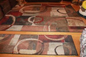lot 58 image: LARGE AREA RUG 131  X  92   WITH MATCHING  RUNNER RUG 91 X 23   SEE PICS