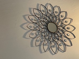 lot 61 image: LARGE METAL & RHINESTONE STUDDED DECORATIVE FLOWER MIRROR  WALL DCOR 34 DIAM