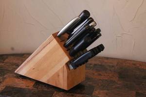 lot 87 image: WOODEN KNIFE BLOCK WITH 15-PIECE ASSORTED BRAND KNIVES  SEE PICS